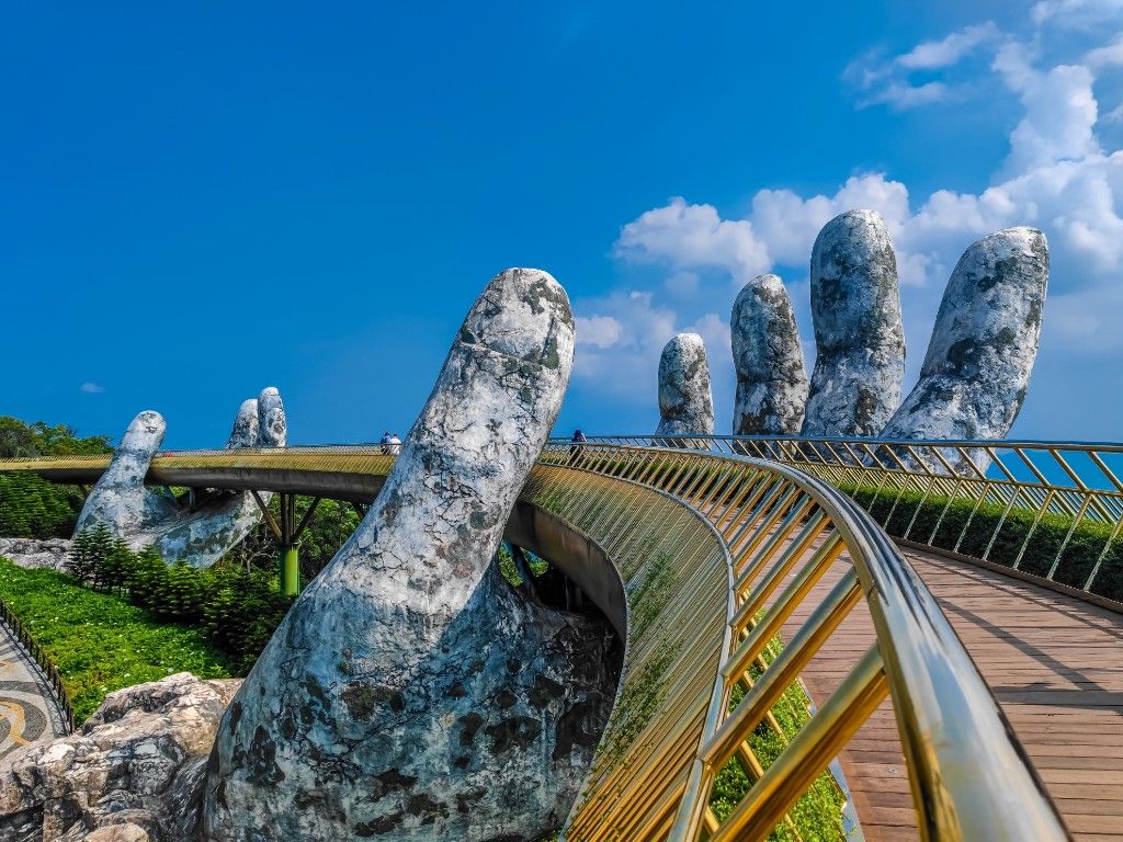 CENTRAL VIETNAM (HOI AN & BANA HILLS)